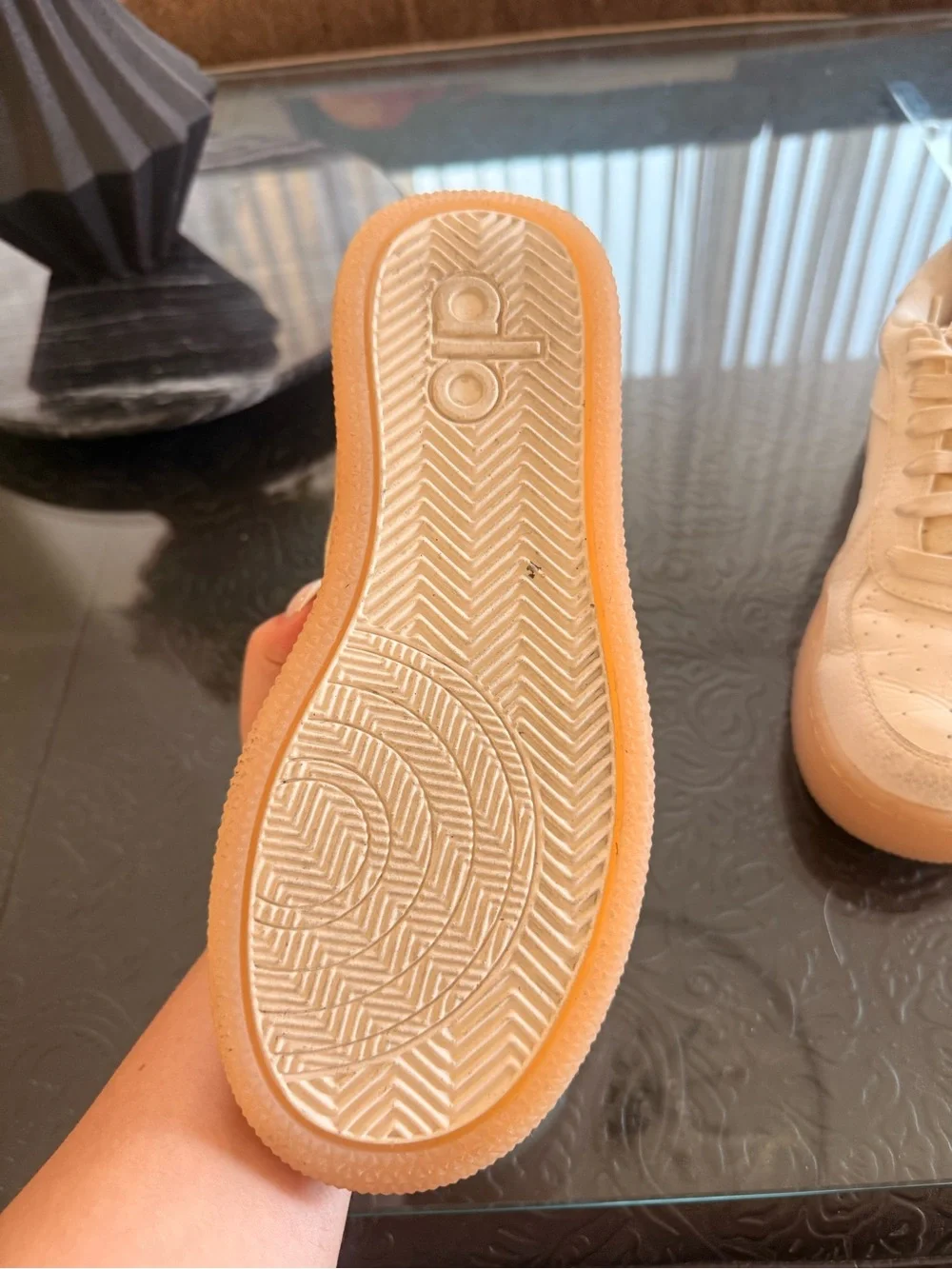 Alo Yoga Courtside Leather Sneakers | White/Gum Sole | Women’s US 6